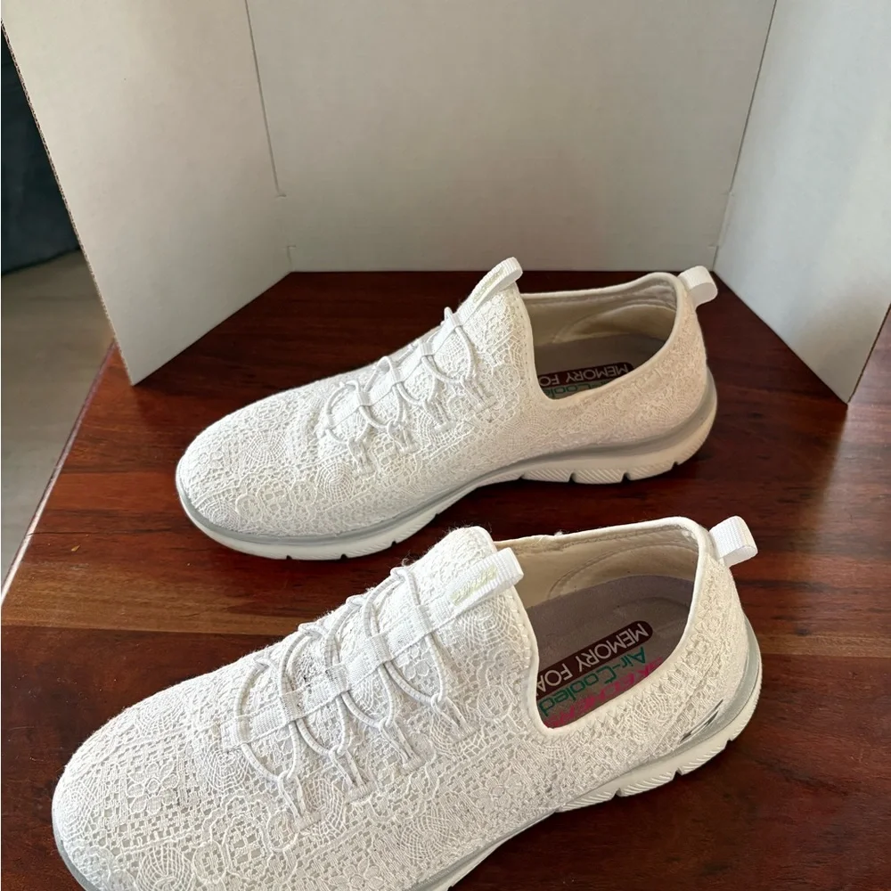 Skechers Women's Air-Cooled Memory Foam Sneakers Size 9.5 White Lace - Picture 2 of 10